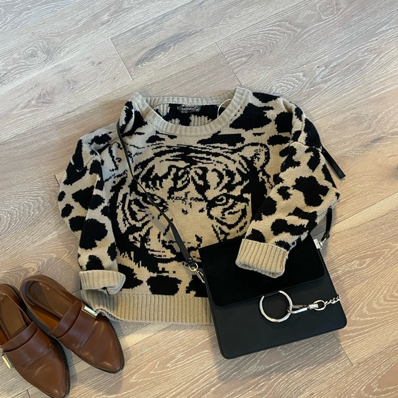 Cozy tiger print sweater - Picture 3 of 5